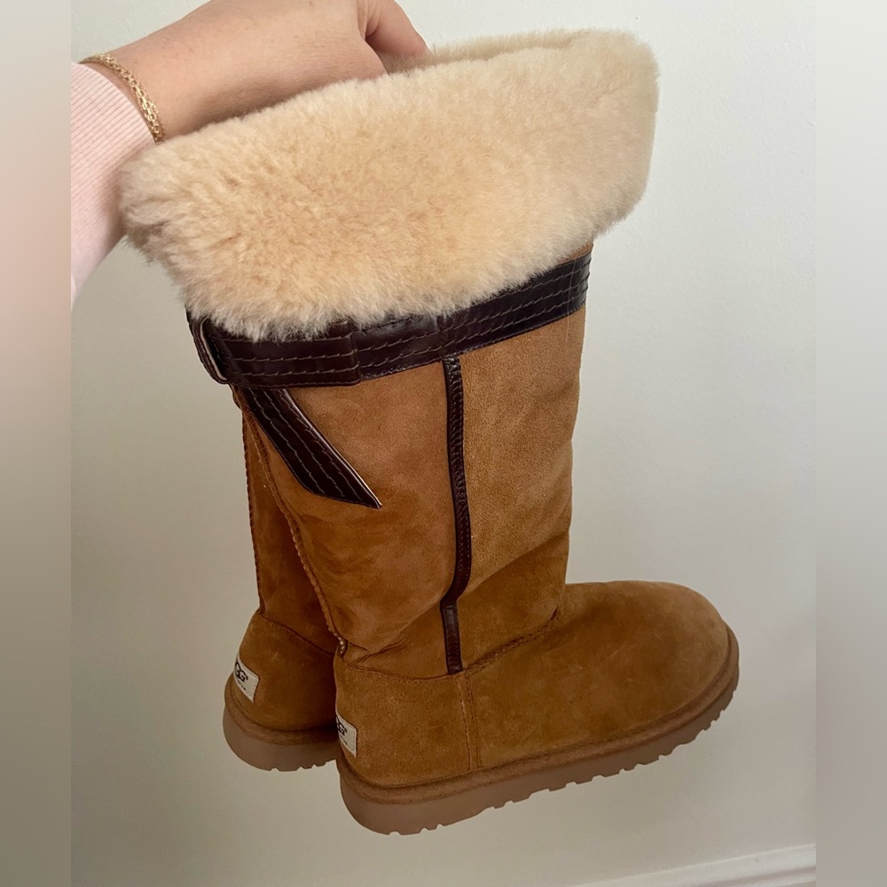 UGG Australia W Genevieve Tall Suede Shearling Boots
NEW 9